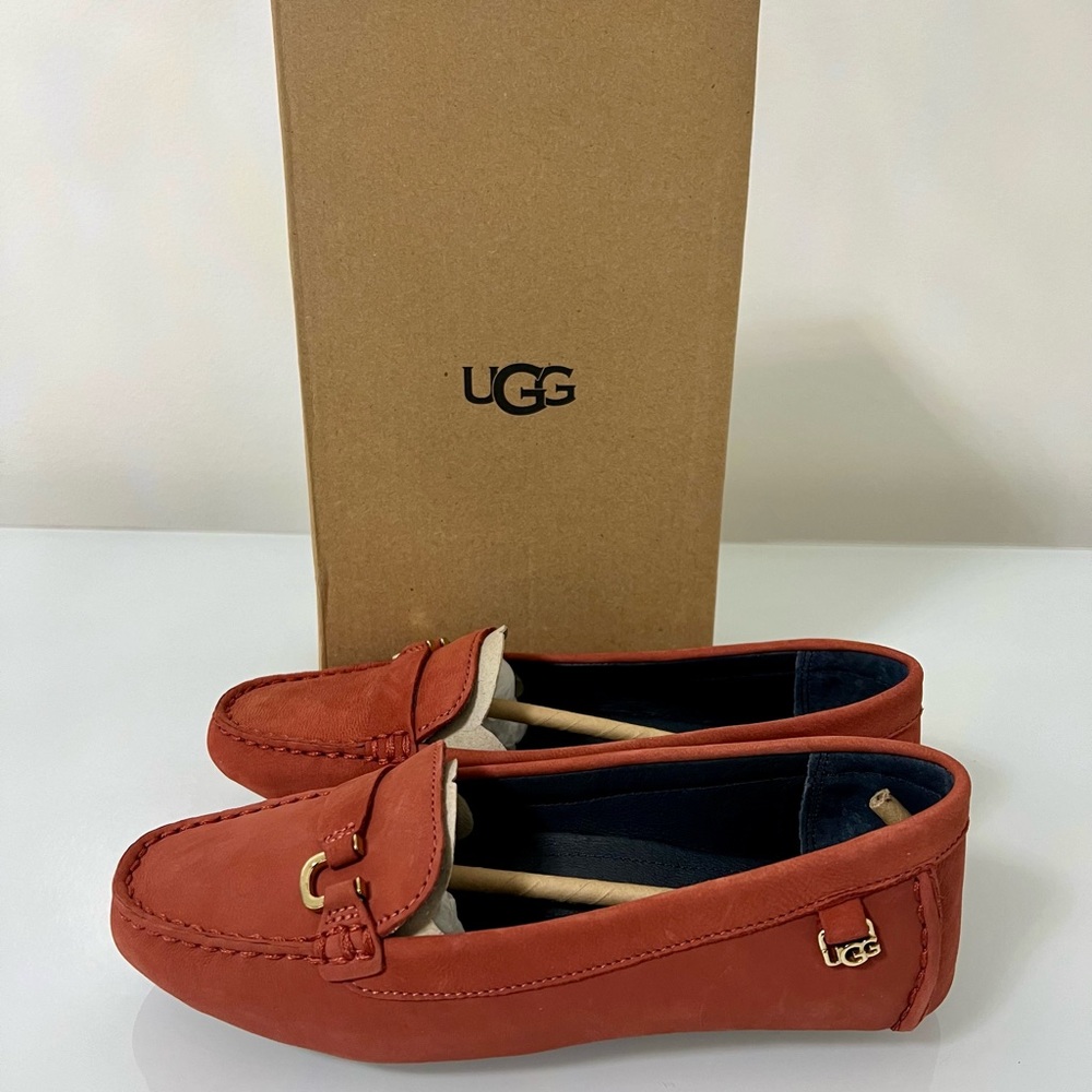 NIB- UGG CALLEN LOAFER SUEDE FLATS SIZE 6 TERRACOTA COLOR